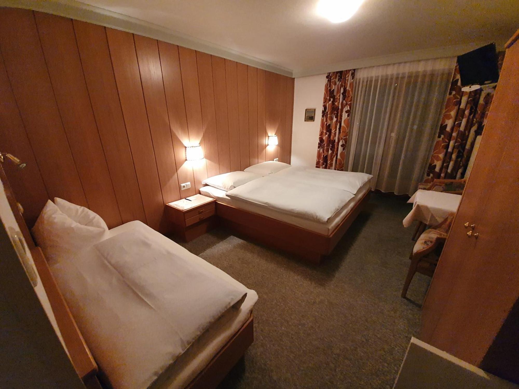 Haus Monika Und Haus Claudia Hotel Mayrhofen Kültér fotó