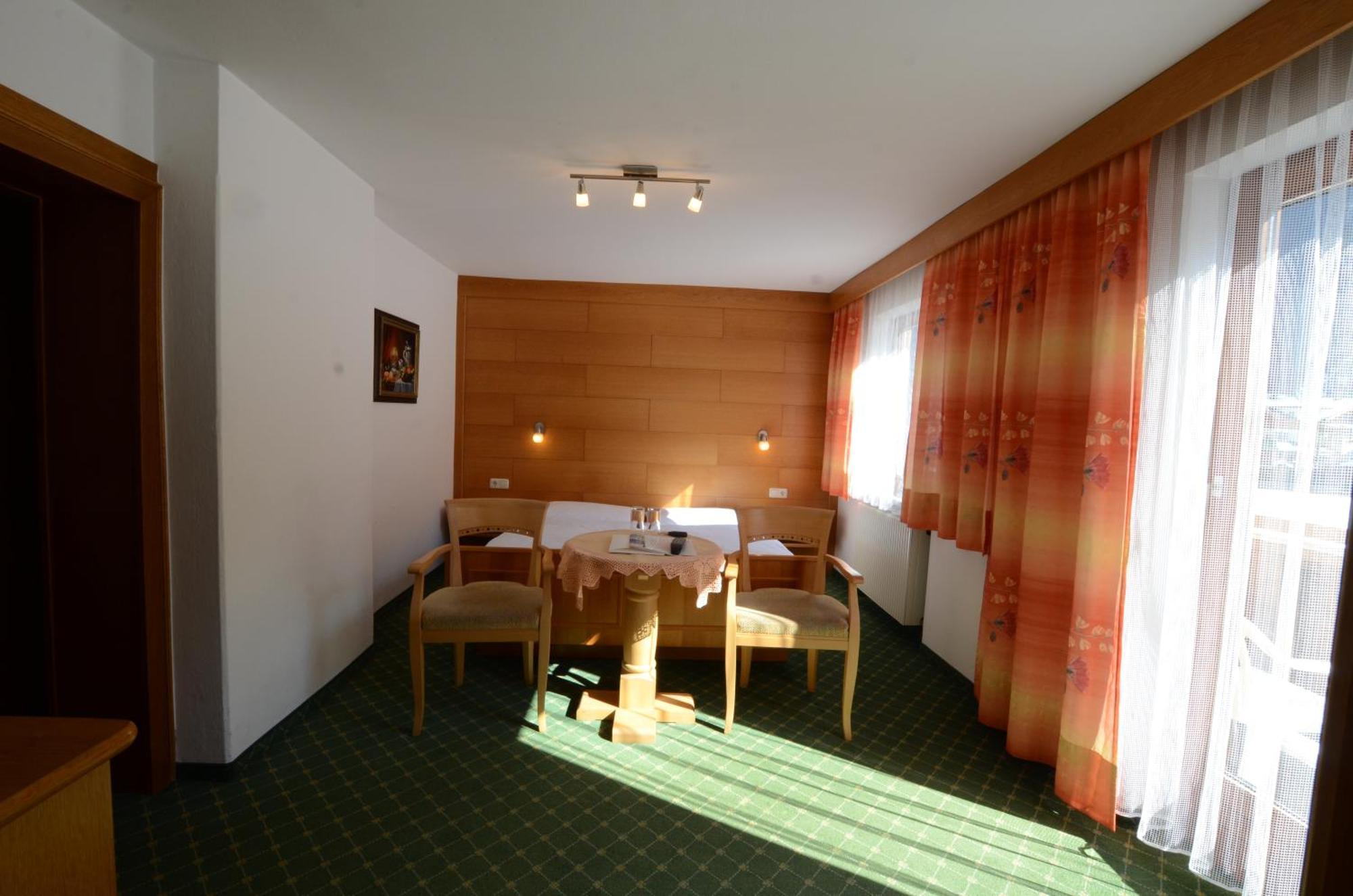 Haus Monika Und Haus Claudia Hotel Mayrhofen Kültér fotó
