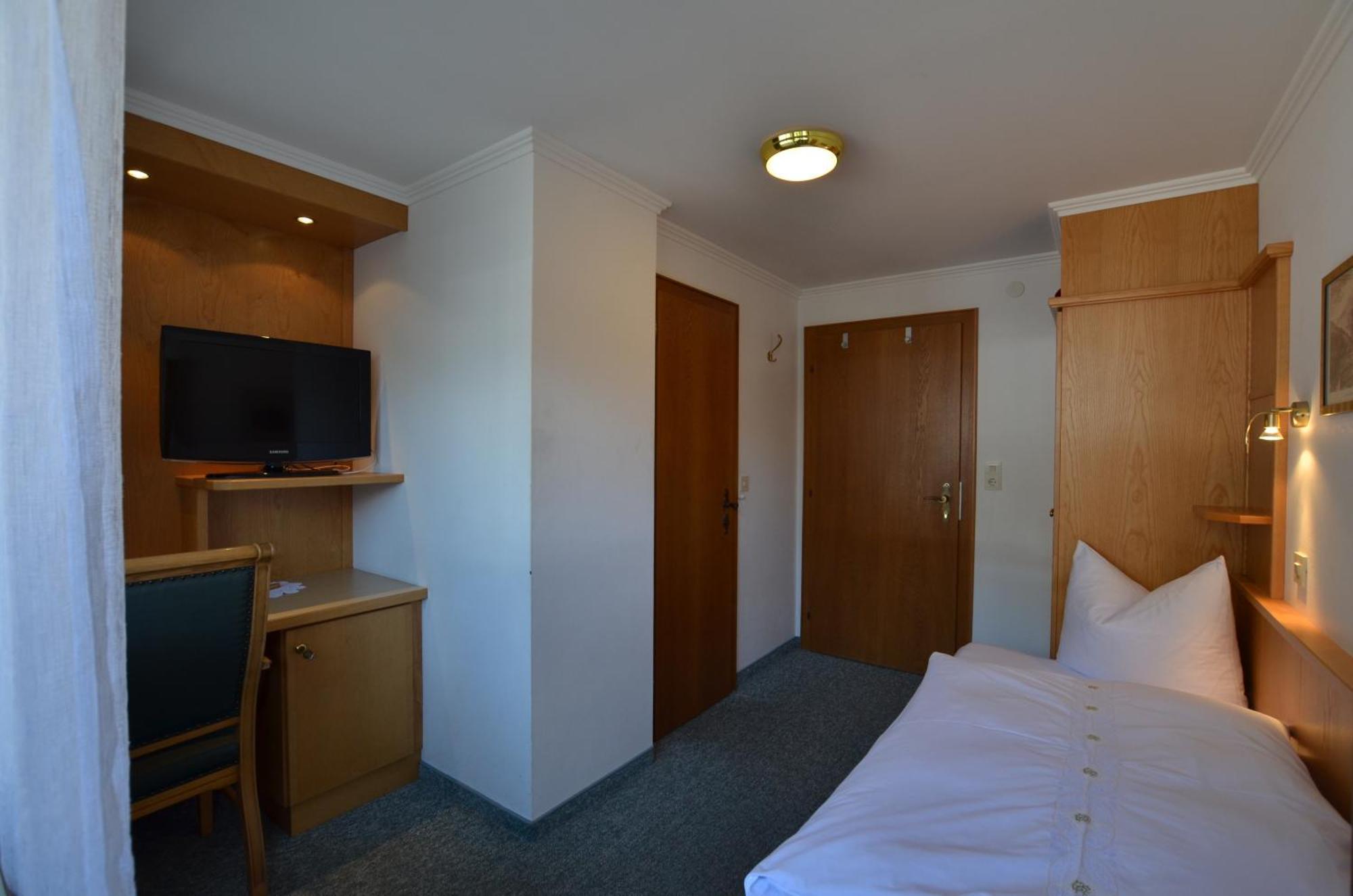 Haus Monika Und Haus Claudia Hotel Mayrhofen Kültér fotó