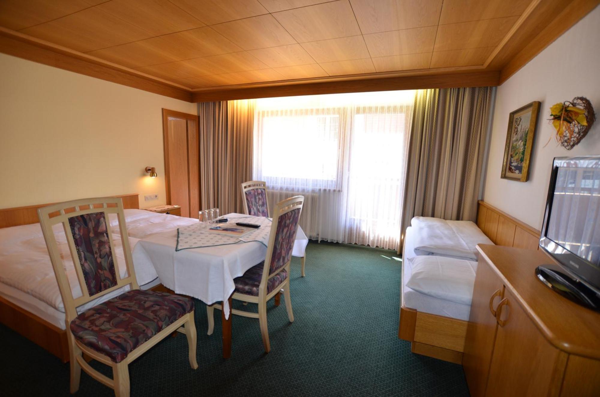 Haus Monika Und Haus Claudia Hotel Mayrhofen Kültér fotó