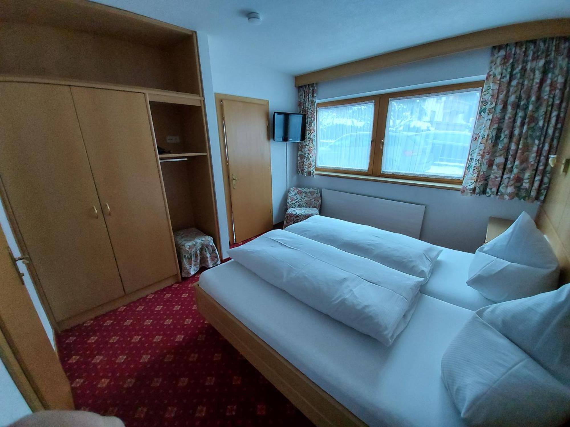 Haus Monika Und Haus Claudia Hotel Mayrhofen Kültér fotó