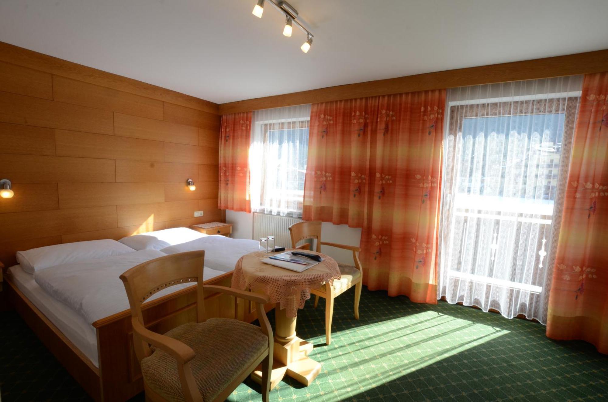 Haus Monika Und Haus Claudia Hotel Mayrhofen Kültér fotó