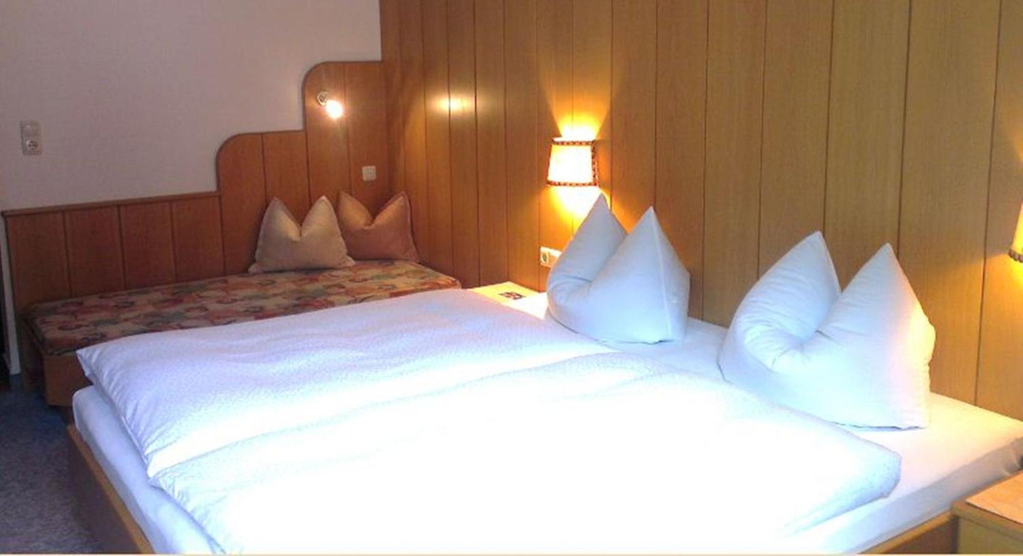 Haus Monika Und Haus Claudia Hotel Mayrhofen Szoba fotó